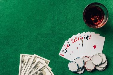 Mobile interface showing game rules and payout tables